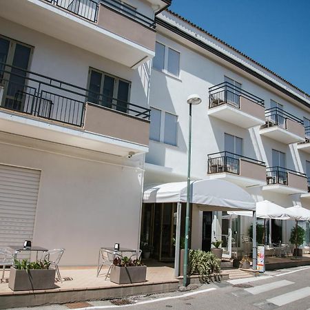 Hotel Laura カヴァッリーノ・トレポルティ エクステリア 写真